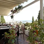 Center Apartment *