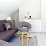 Center Apartment *