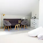 Center Apartment *