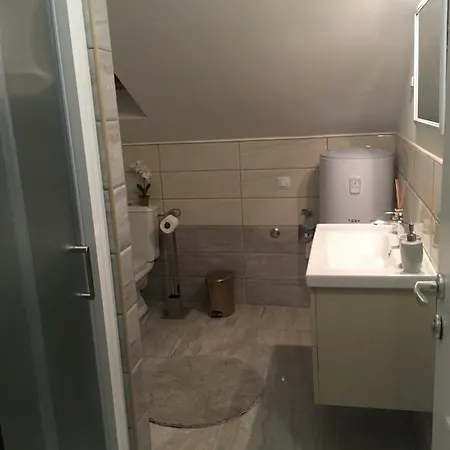 Center Apartment Split